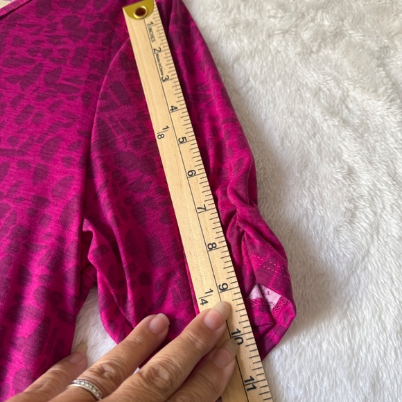 LuLaRoe Morgan L NWT Pink Animal Print Tunic - Picture 3 of 6